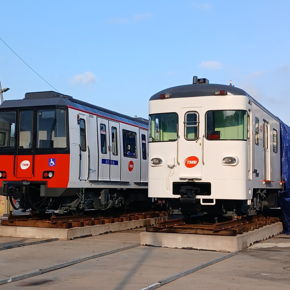 Els dos primers vagons, que s’han instal·lat