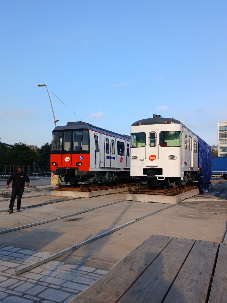 Els dos primers vagons, que s’han instal·lat